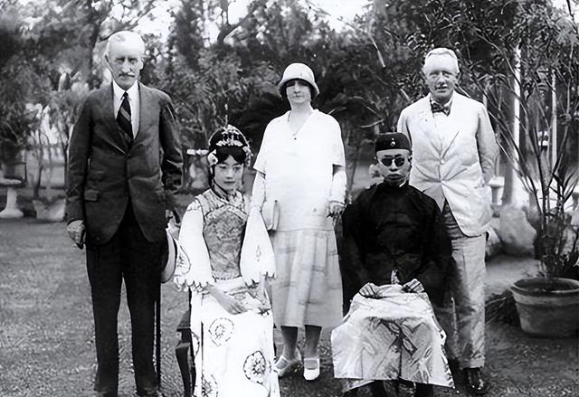 爱新觉罗后人身份证上写爱新觉罗吗,爱新觉罗身份证上写什么