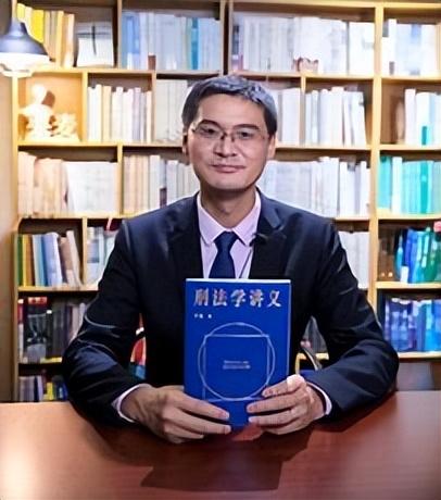 罗翔可以当辩护律师吗知乎,罗翔可以当辩护律师吗知乎文章