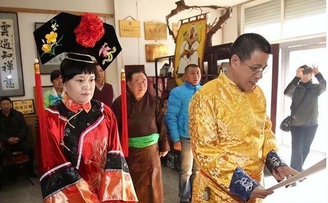 爱新觉罗后人身份证上写爱新觉罗吗,爱新觉罗身份证上写什么