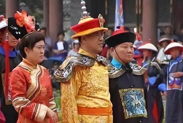 爱新觉罗后人身份证上写爱新觉罗吗,爱新觉罗身份证上写什么