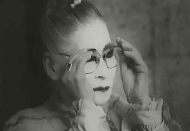 日本风尘女子74岁仍站街，被抓进警局22次，却备受国人尊敬