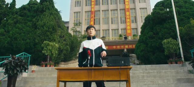 0部笑到肚子疼的电影2022，10部笑到肚子疼的电影2021"