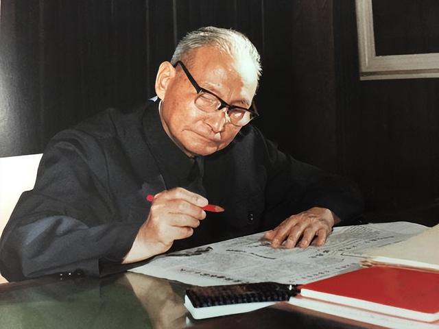 954年第一届国务院产生，除周总理外，还有12位副总理，都是谁？"