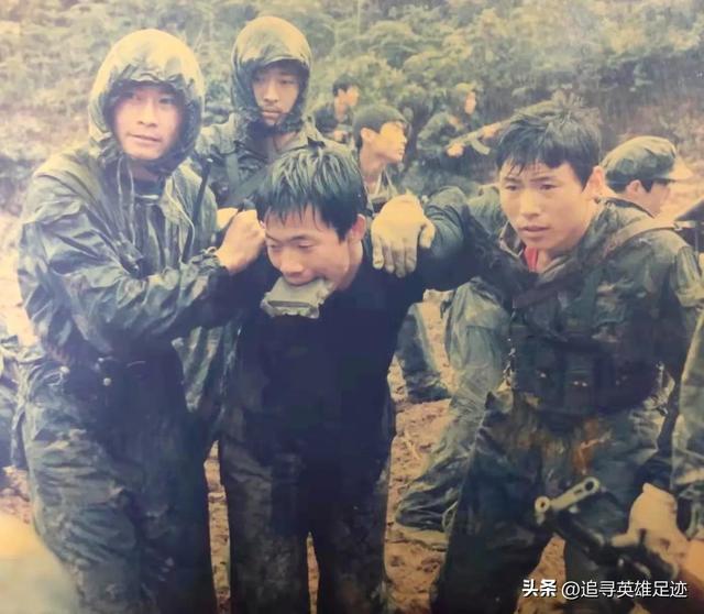 0个简短的英雄小故事20字,10个简短的英雄小故事20字免费"