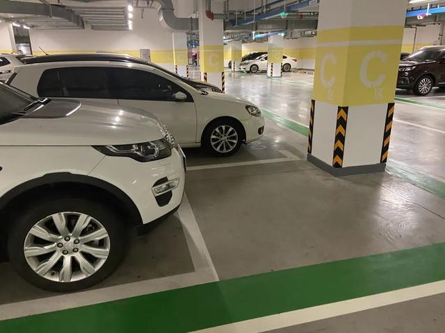 选车位柱子靠左还是右图解视频，选车位柱子靠左还是右图解视频讲解