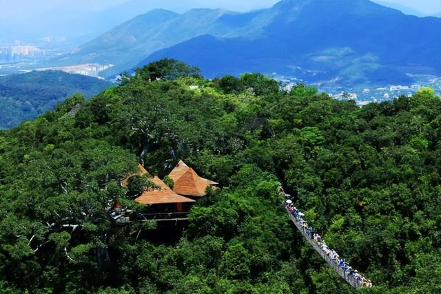 两个人去三亚旅游一周需要多少钱呢，两个人去三亚旅游一星期需要多少钱