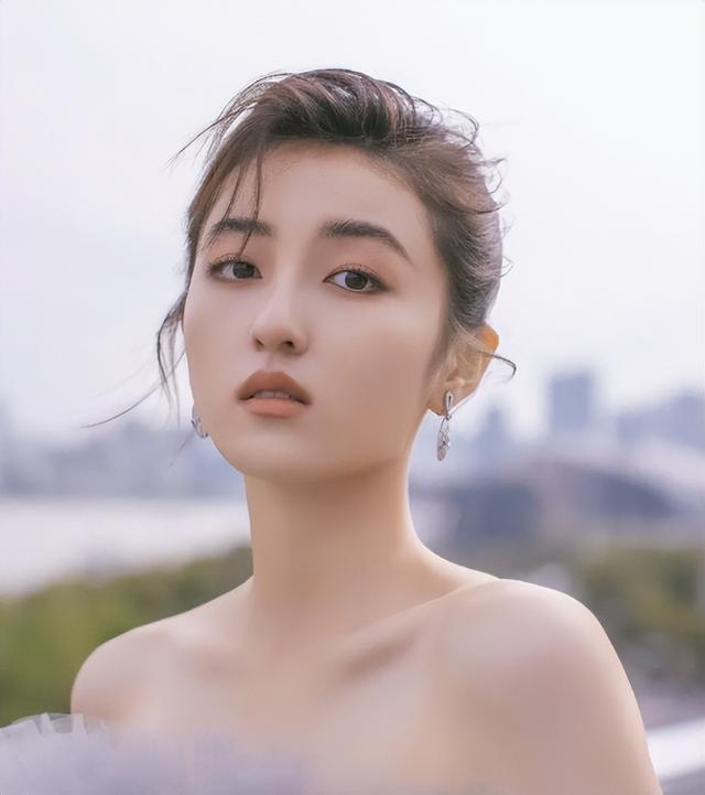 张子枫身高体重,张子枫身高体重多少