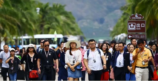 两个人去三亚旅游一周需要多少钱呢，两个人去三亚旅游一星期需要多少钱