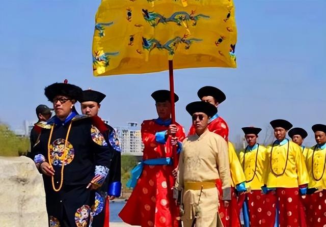 爱新觉罗后人身份证上写爱新觉罗吗,爱新觉罗身份证上写什么