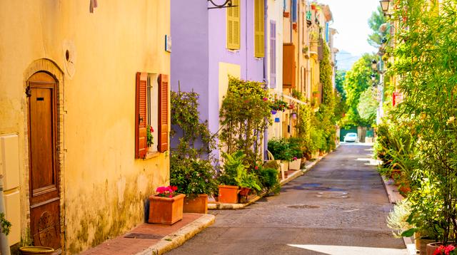 三种户口不能迁回农村盖房，三种户口不能迁回农村盖房吗