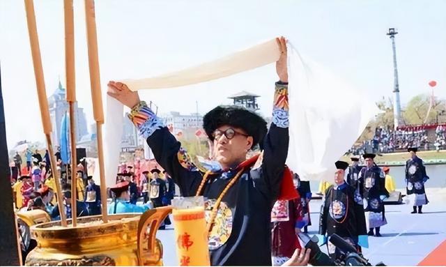 爱新觉罗后人身份证上写爱新觉罗吗,爱新觉罗身份证上写什么