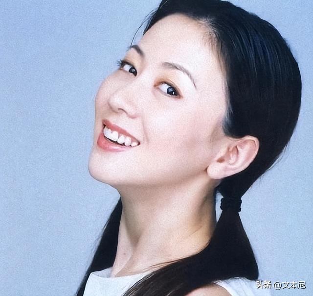 汤加丽凭人体写真大火，父亲断绝关系，和丈夫离婚，46岁仍单身