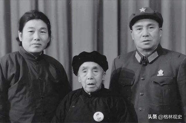 四野悍将贺东生战功赫赫，曾娶战友遗孀，临终前却让儿女改姓？