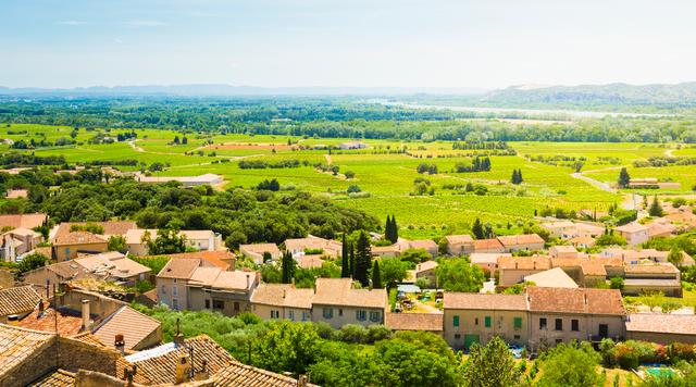 三种户口不能迁回农村盖房，三种户口不能迁回农村盖房吗