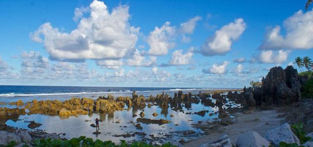 哥伦比亚首都圣菲波哥大,哥伦比亚首都圣菲波哥大街上女酒销售员