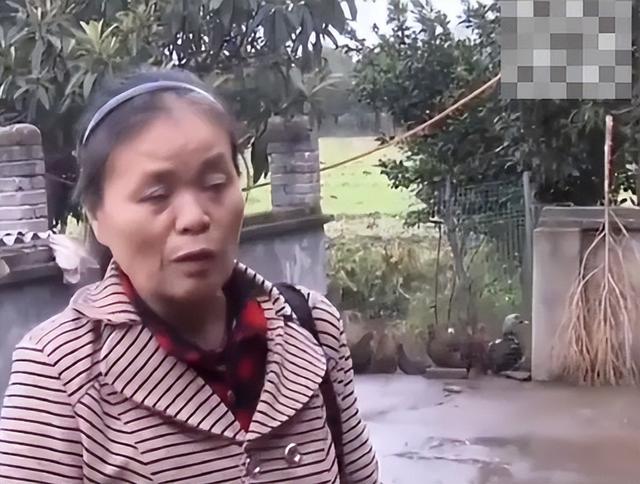 女子抛夫弃子一年半，婆婆大骂她没良心月子里白煮了12个南瓜