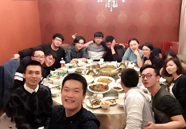 同学聚会比大小敢看吗11月8号,同学聚会有好看比大小