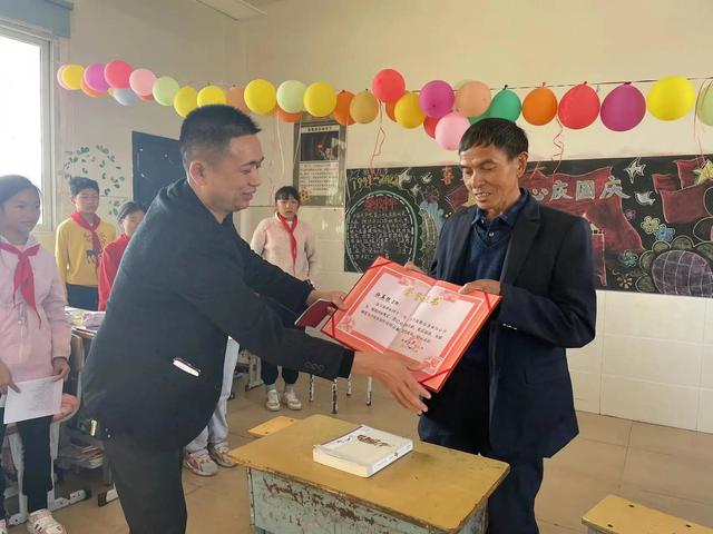 教师退休祝福语简短暖心话,教师退休祝福语简短暖心话语