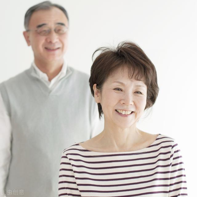 6岁阿姨自述我把35岁的男秘书变成男保姆，他却把我当成亲妈"