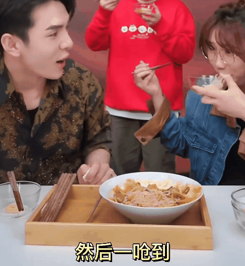 李佳琦身后的这个女人，怎么做到从普通本科到月薪30万的？