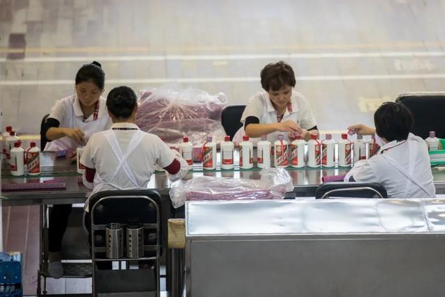 茅台一年产量多少吨2021,茅台一年产量多少吨2021年