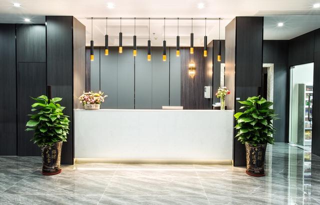 抱着娇妻让朋友一起弄日本，带女友去日本