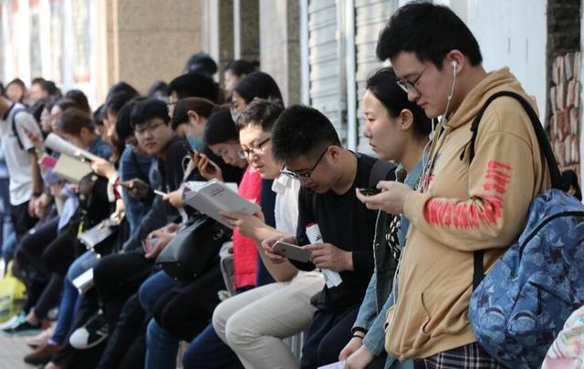 党员政审是只看户口本上的人吗，党员政审是只看户口本上的人吗知乎