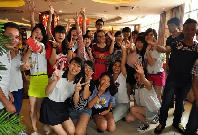 同学聚会比大小敢看吗11月8号,同学聚会有好看比大小