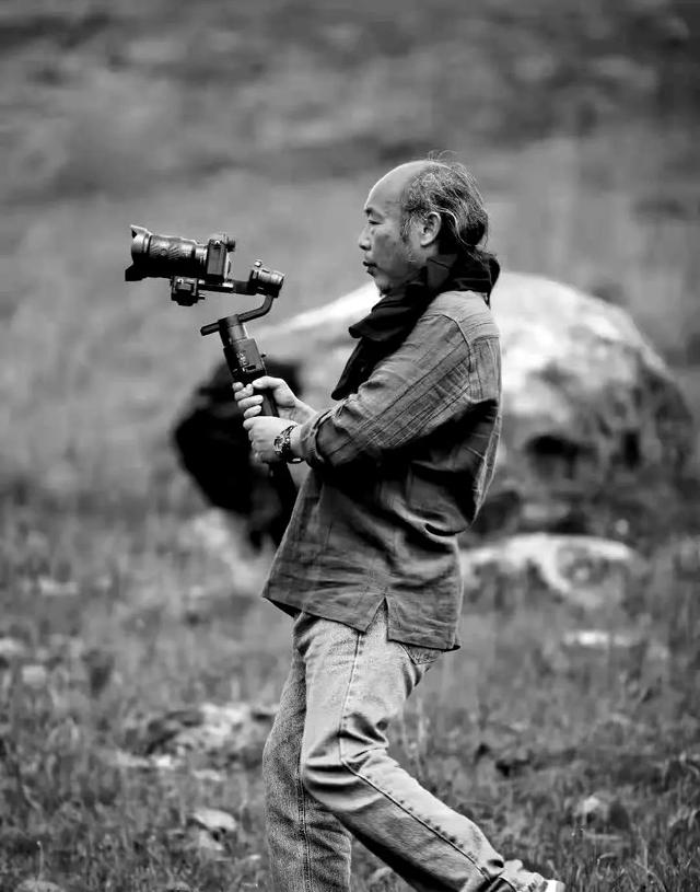 一个人打点滴发朋友圈的文案,一个人打点滴发朋友圈的文案图片