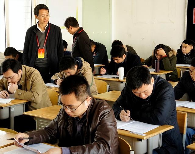 党员政审是只看户口本上的人吗，党员政审是只看户口本上的人吗知乎