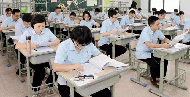 党员政审是只看户口本上的人吗，党员政审是只看户口本上的人吗知乎