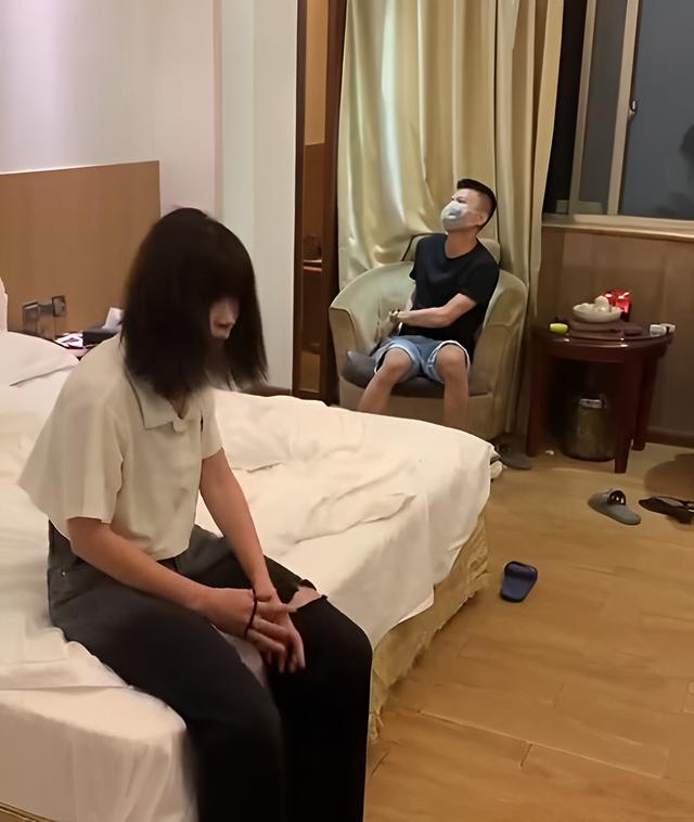 抱着娇妻让朋友一起弄日本，带女友去日本