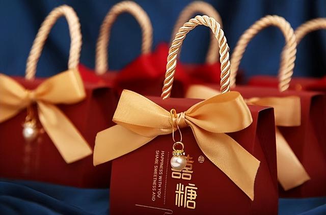 送闺蜜200左右的礼物都有啥，送闺蜜200左右的礼物都有啥呢