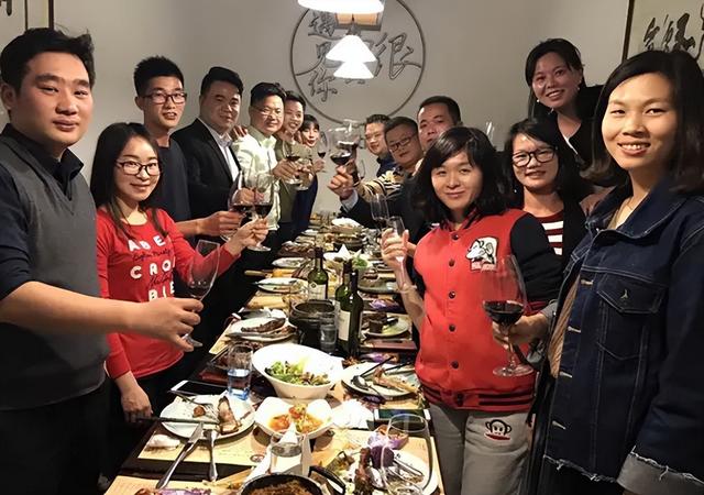 同学聚会比大小敢看吗11月8号,同学聚会有好看比大小