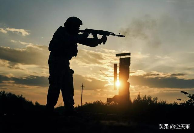 俄军新任总指挥，末日将军，坐过牢，苏罗维金的传奇人生