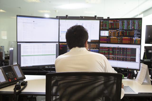 基金1000卖出只有700多是亏了吗为什么，1000块基金卖出只有700