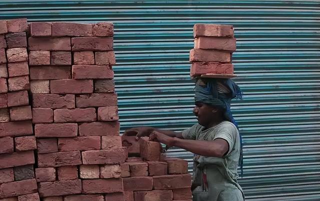 0个摊位游戏项目的成本,50个摊位游戏项目的成本是多少"