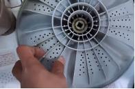 海尔洗衣机排水阀拆卸图解,海尔洗衣机排污口打开图解