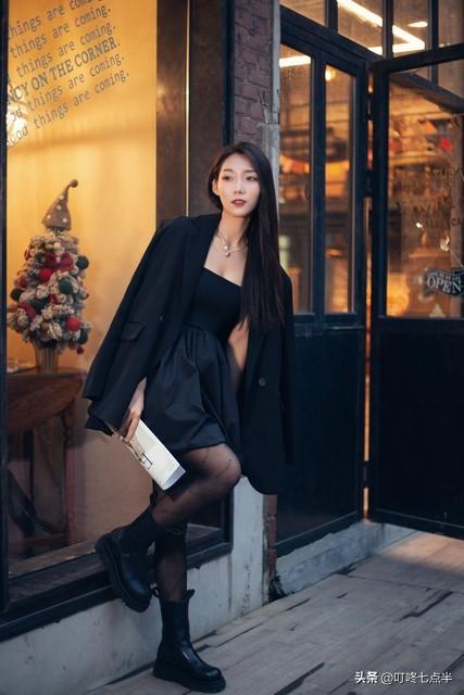 四种丝袜的日常穿搭，给你带来与众不同的感觉