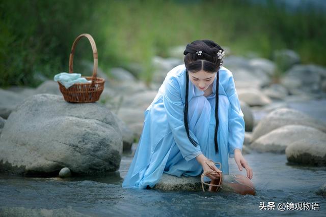 民间故事美妇深山洗衣，光棍追入山洞，将她玷污后被巨蛇吞下