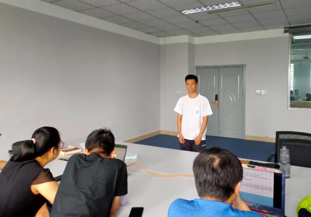 大学生自我评价100字左右,大学生自我评价100字左右团员