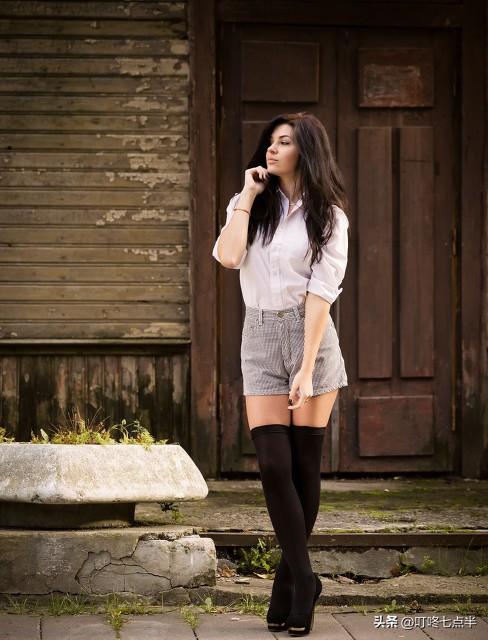 四种丝袜的日常穿搭，给你带来与众不同的感觉