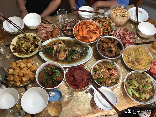 酒桌口才1000经典句子酒里乾坤大,壶中日月长,酒中乾坤大杯中日月长的下一句