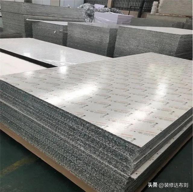 集成吊顶300x300铝扣板价格,集成吊顶300x300铝扣板价格多少平方