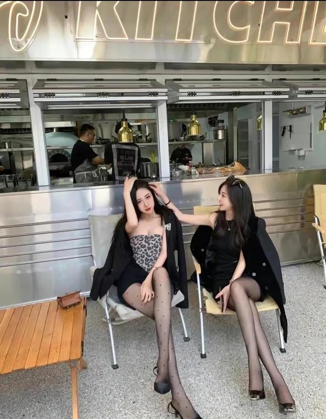 丝袜小姐姐今日探店