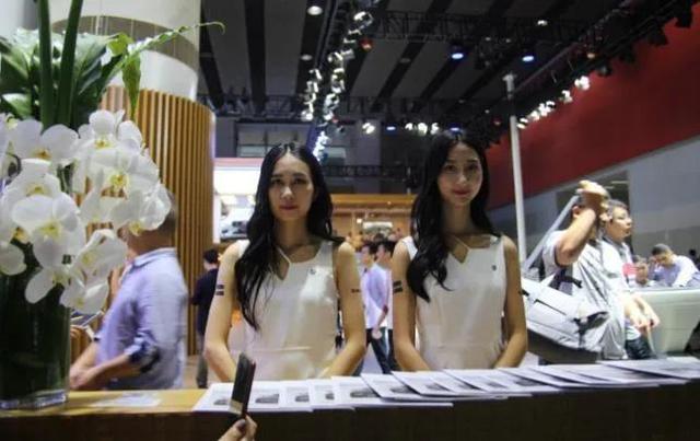 酒店前台都是女的吗,酒店前台都是女的吗知乎