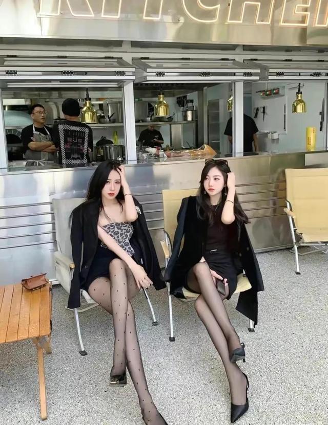 丝袜小姐姐今日探店