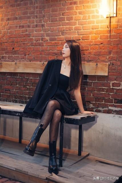 四种丝袜的日常穿搭，给你带来与众不同的感觉