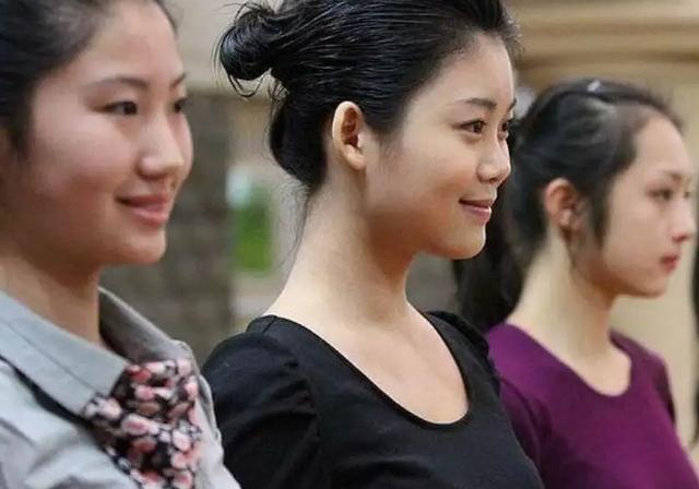 某国企招聘女文员，要求对方“五官端正身材好”，网友开玩笑呢