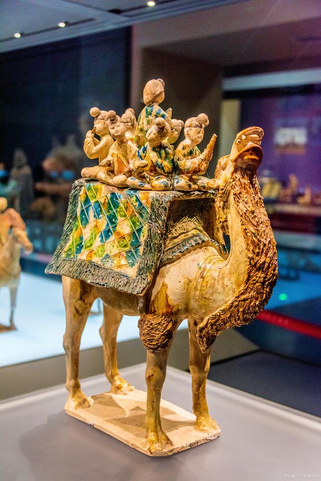 唐三彩的主要用途是,唐三彩的主要用途是祭祀